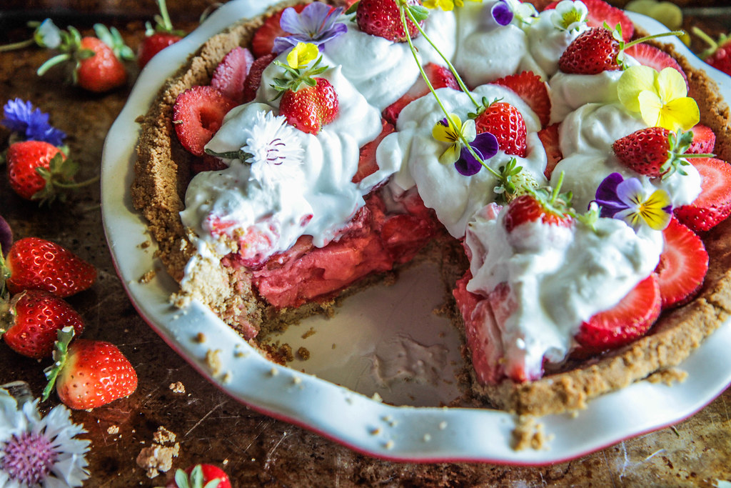 Strawberry Jello Pie (gluten and dairy free) from heatherchristou.com