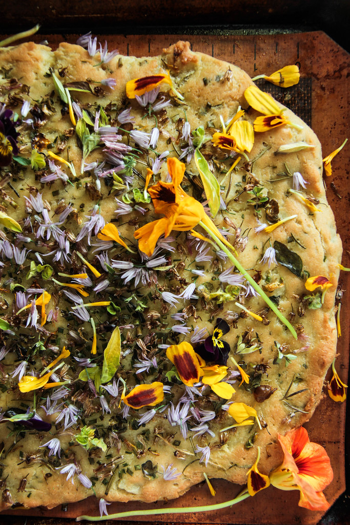 Garlic Herb Flatbread (Vegaan anad Gluten-free) from heatherchristou.com